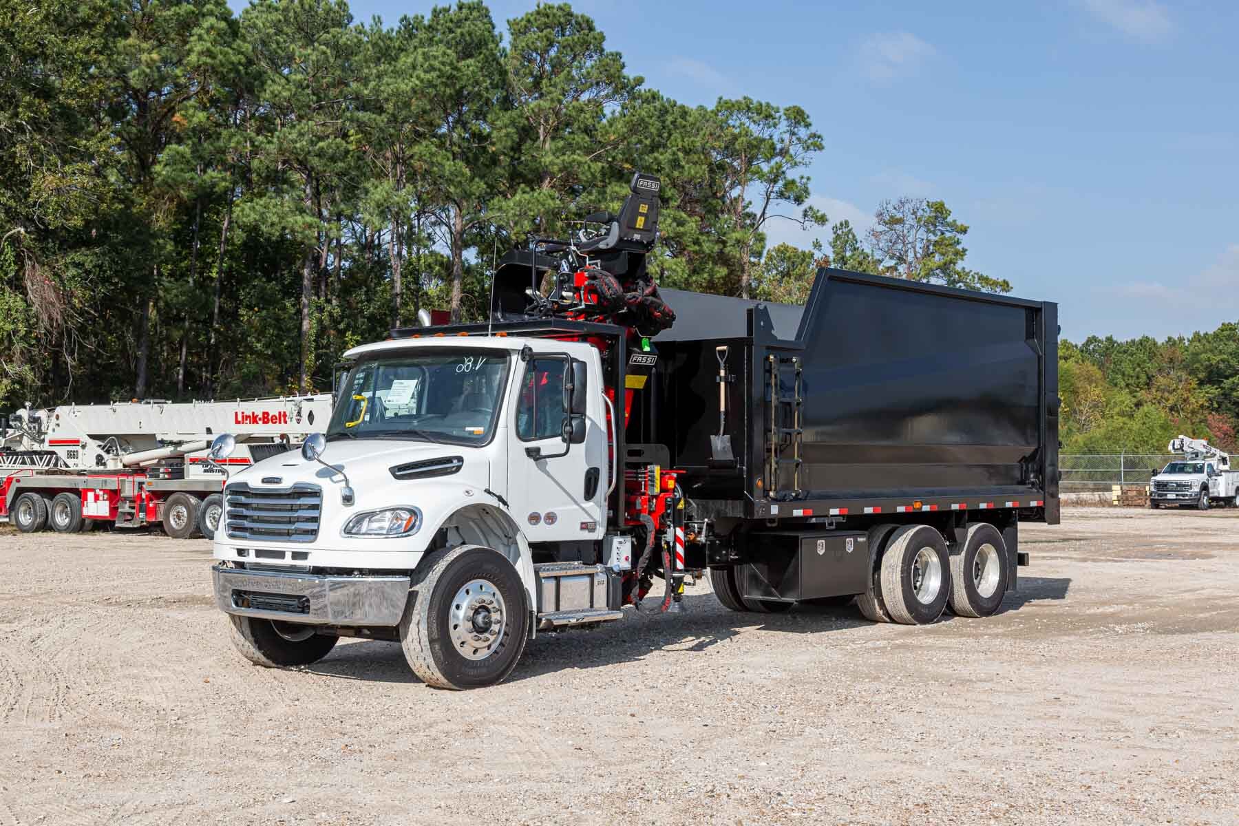 2025 FREIGHTLINER BUSINESS CLASS M2 106 in Olathe, KS