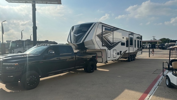 2024 Grand Design MOMENTUM M-CLASS 414M in sanger TX