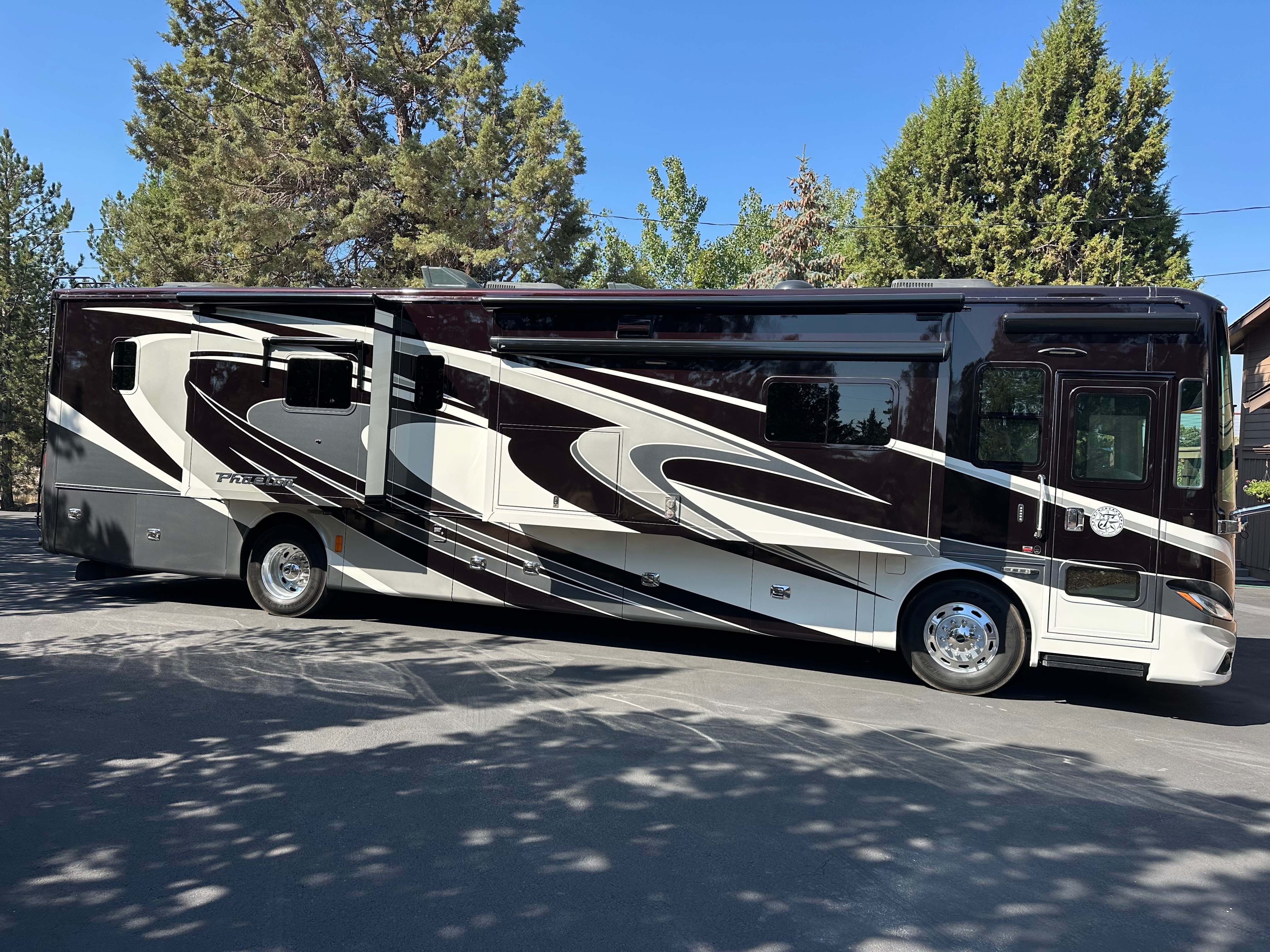 2016 Tiffin Motorhomes PHAETON 40 QBH RV