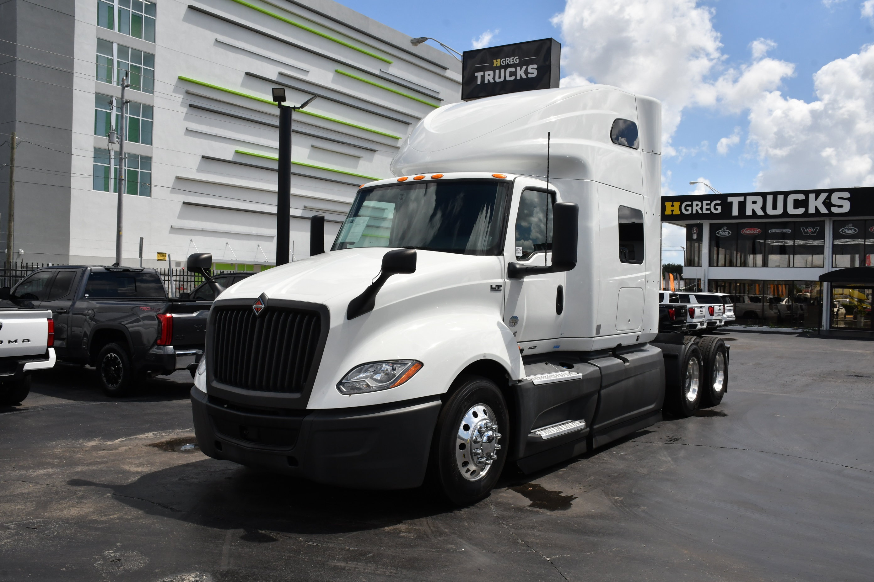 2023 INTERNATIONAL LT625 in Miami, FL