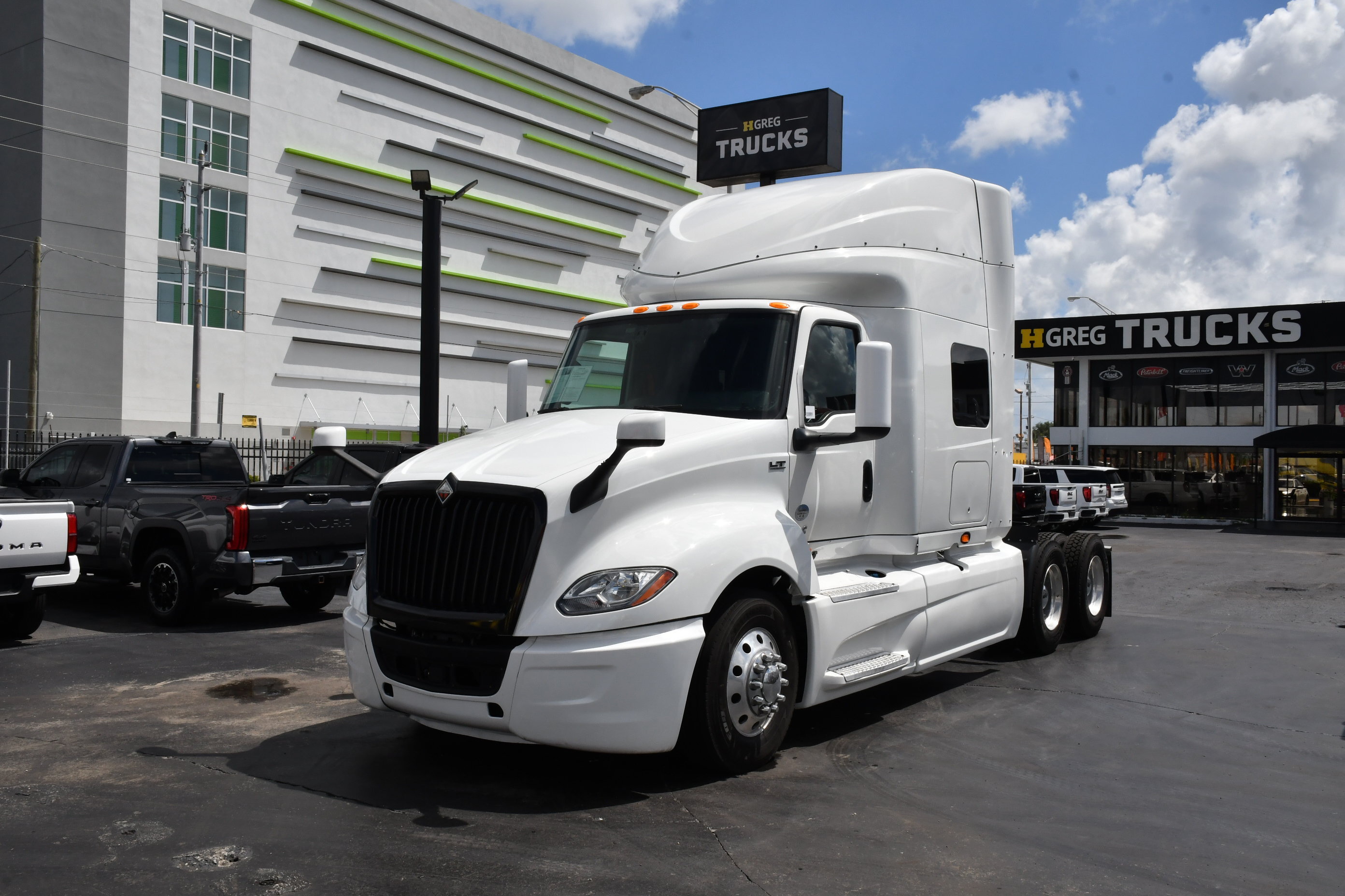2019 INTERNATIONAL LT625 in Miami, FL
