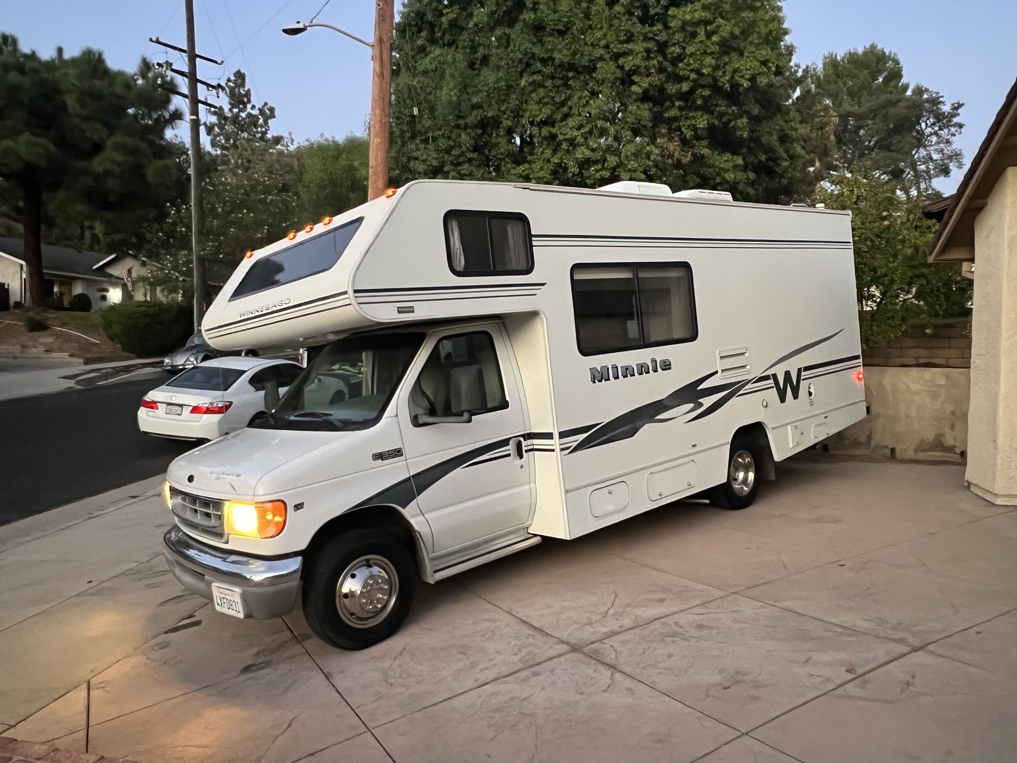 2002 Winnebago MINNIE WINNIE 24V RV