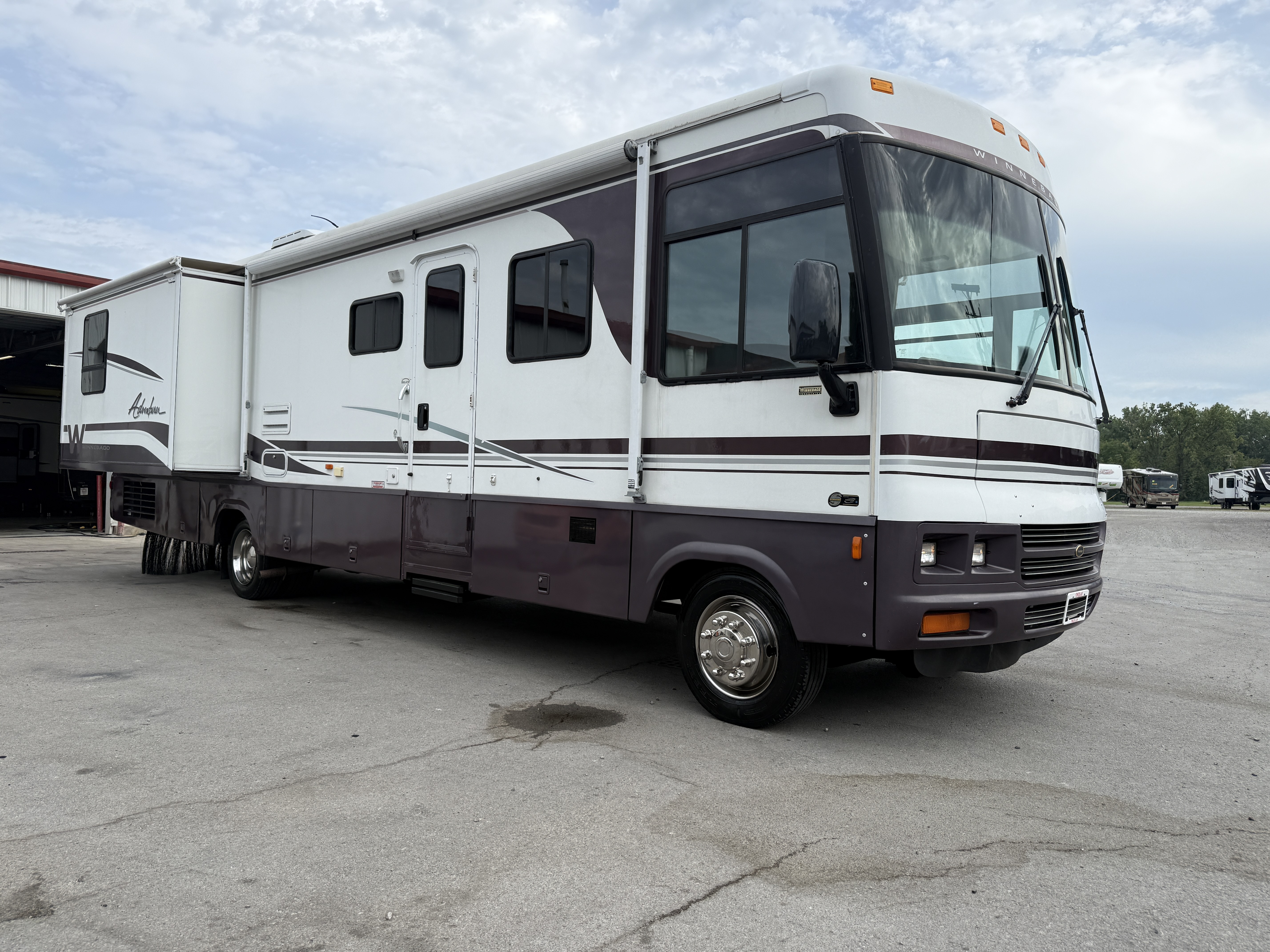2002 Winnebago ADVENTURER 35U in findlay OH
