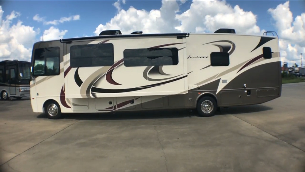 2017 Thor Motor Coach Hurricane 35M in the colony TX