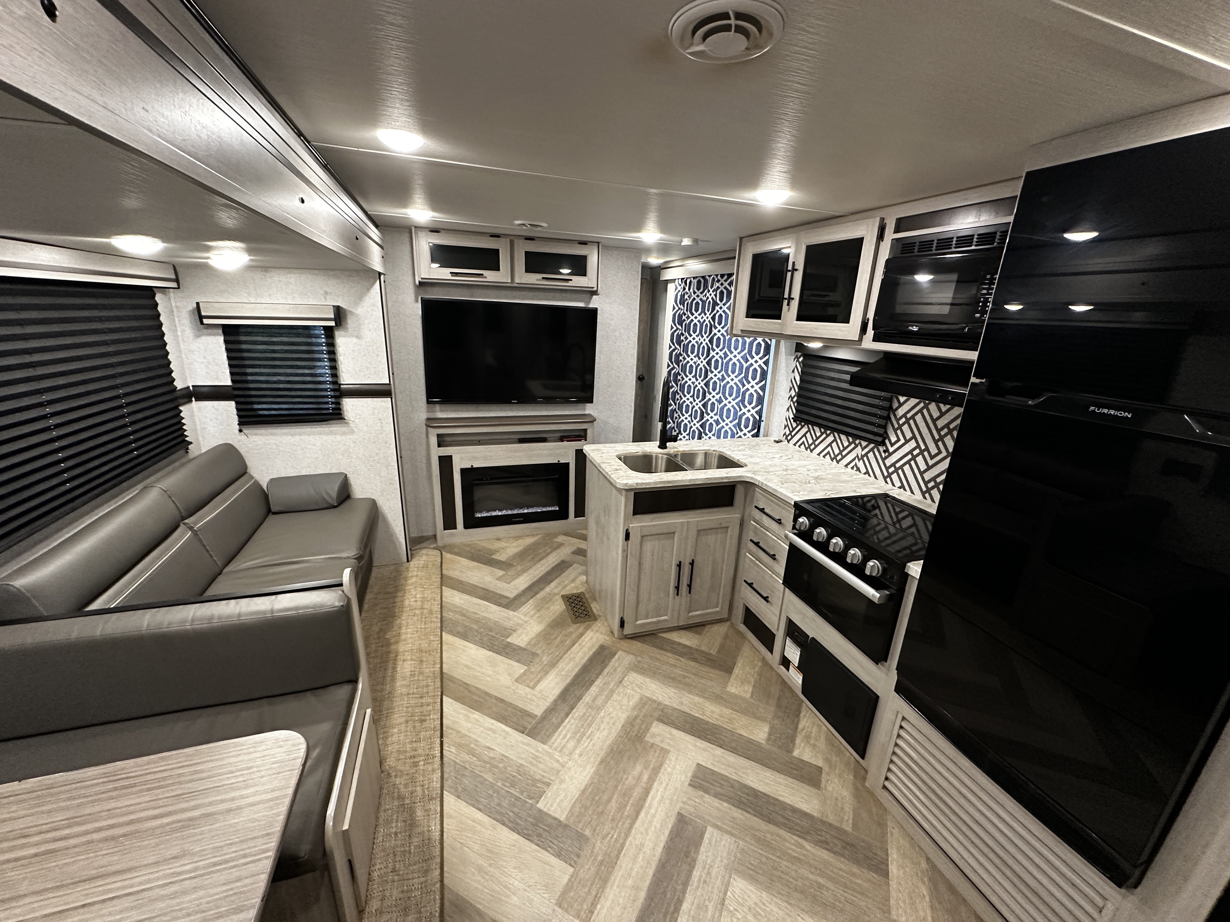 2024 Crossroads ZINGER ZR390DB RV
