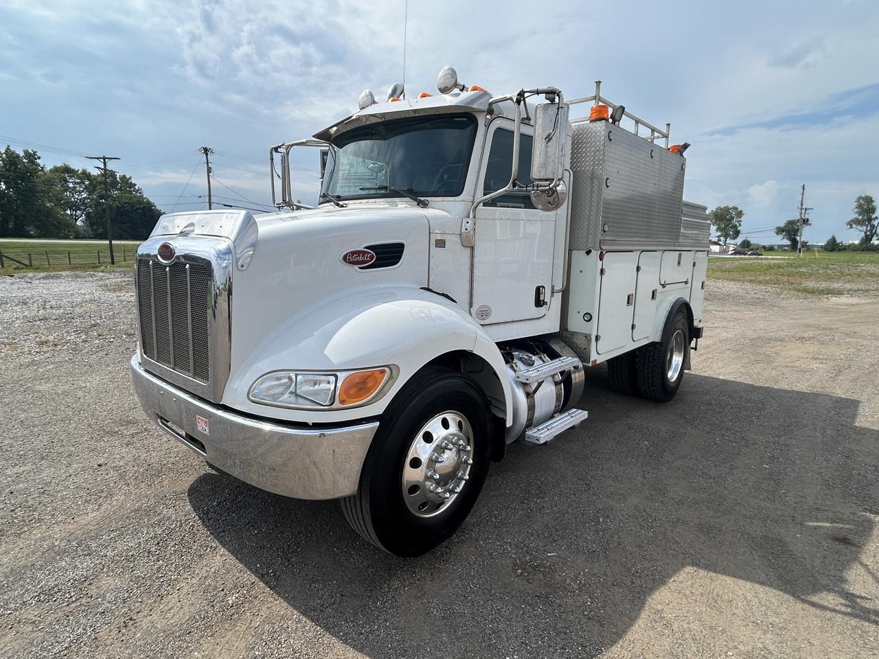 2015 PETERBILT 337 in Lancaster, OH