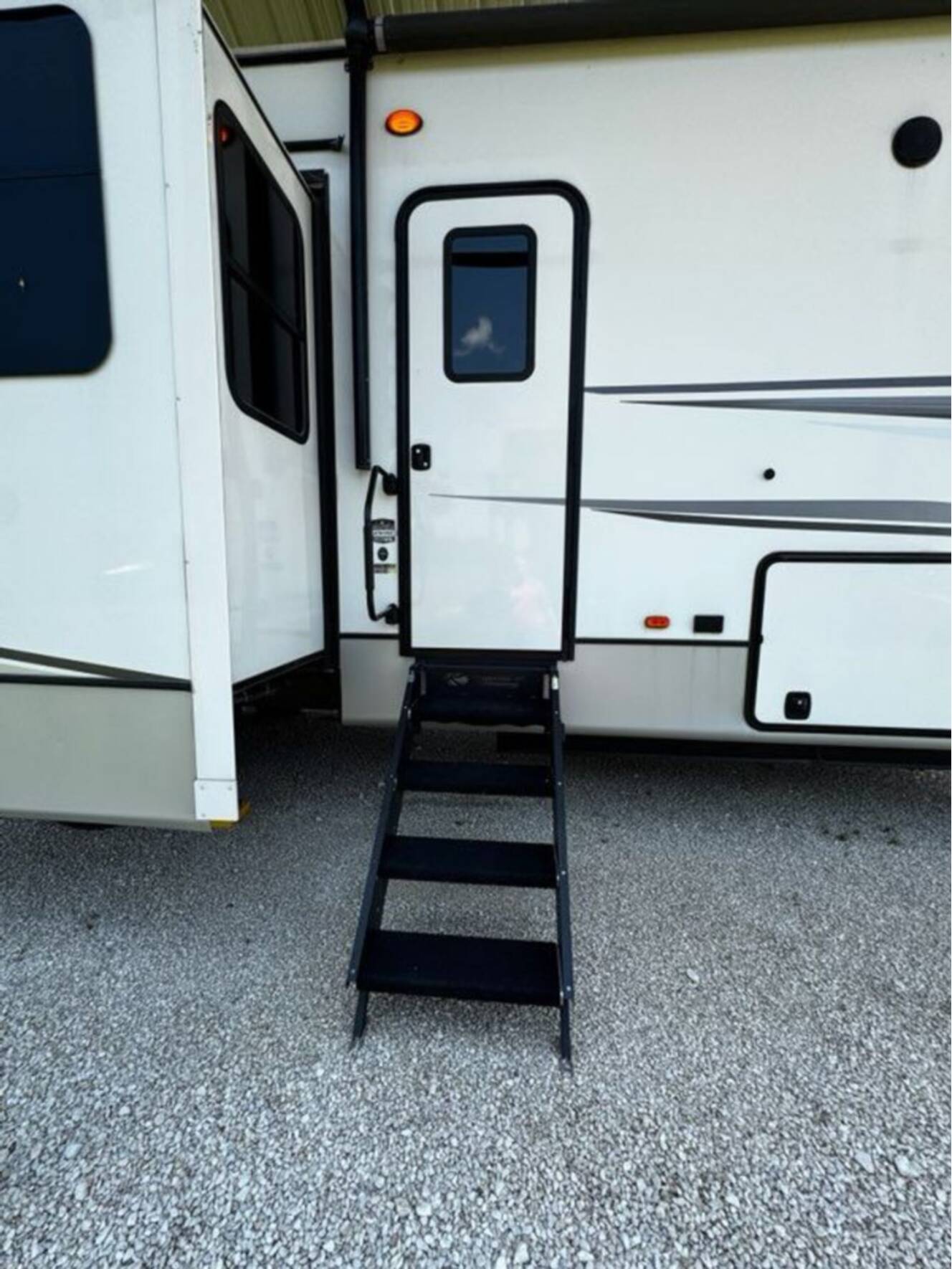 A photo of this 2022 Keystone Montana 3791RD
