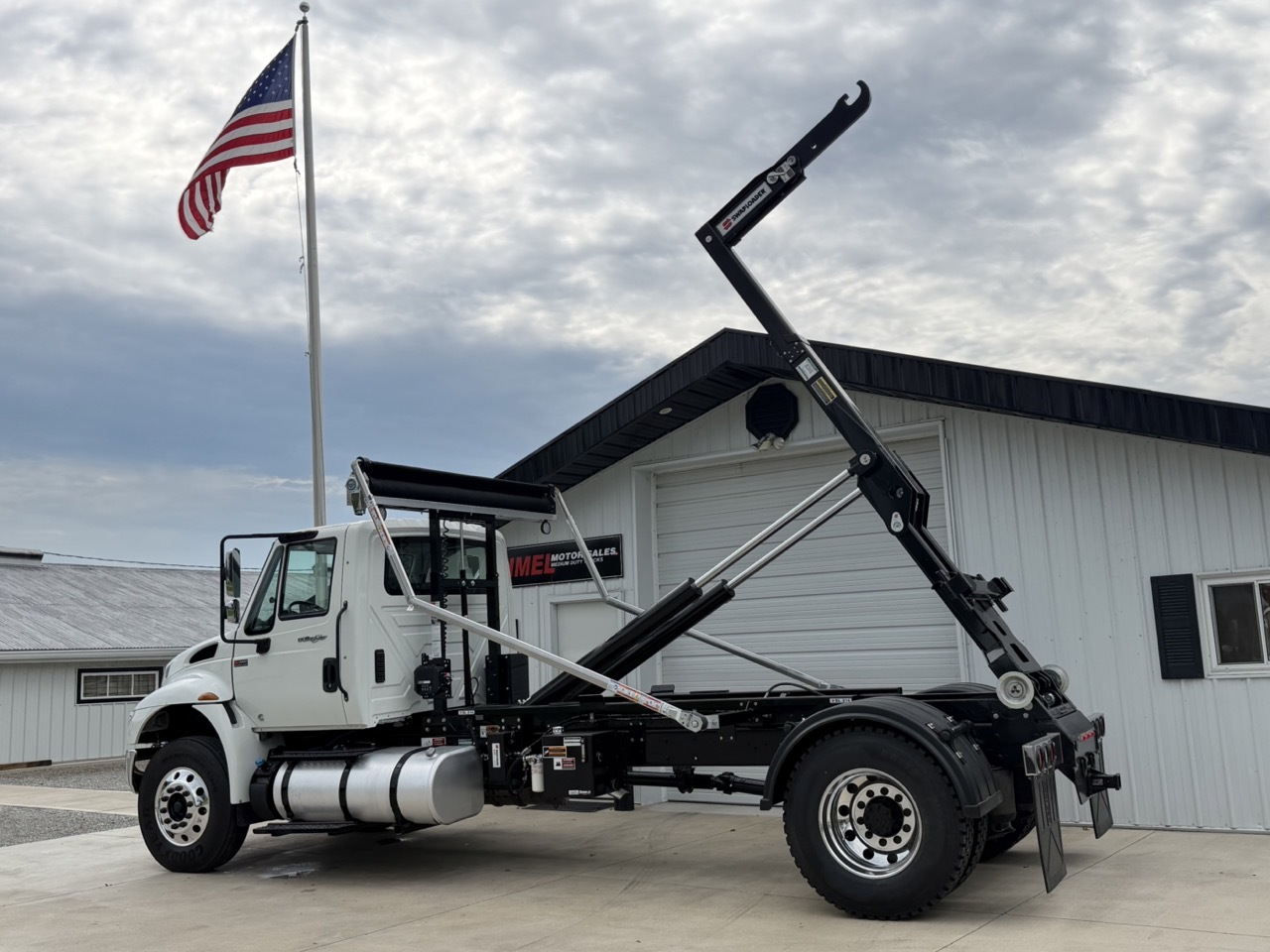 2019 INTERNATIONAL 4300 in Bluffton, IN