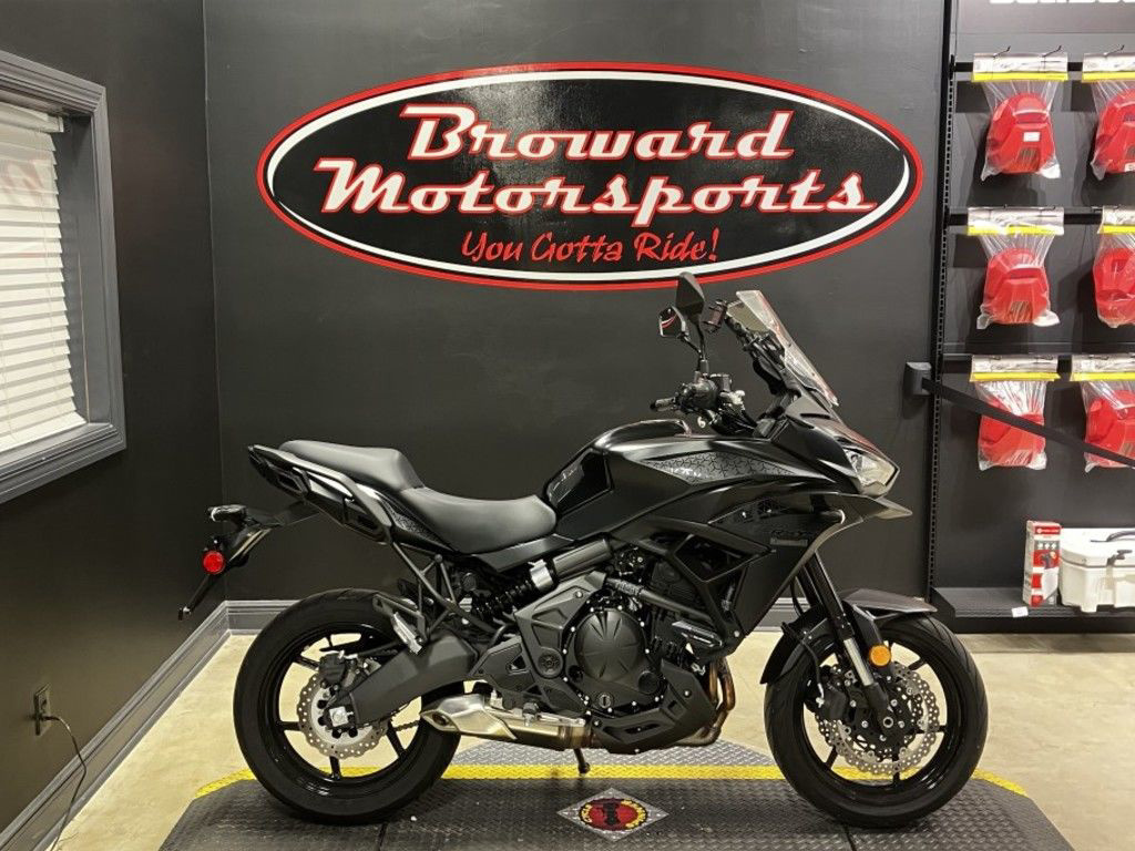 2022 Kawasaki Versys 650 ABS Metallic Spark BlackMetallic Flat Spark ABS in Port Richey, FL