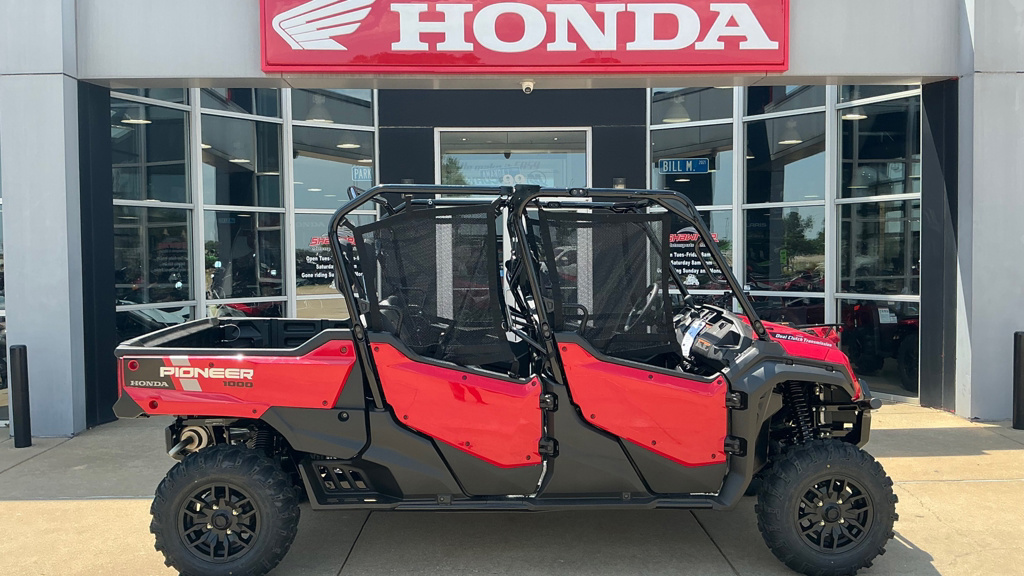 2025 Honda Pioneer 1000-6 Deluxe Crew in shawnee OK