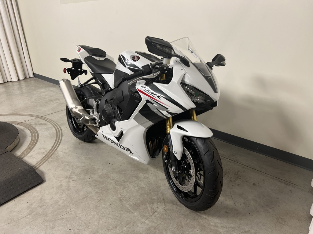 2027 Honda CBR1000RR (CBR10RRV) BASE in Peninsula, OH
