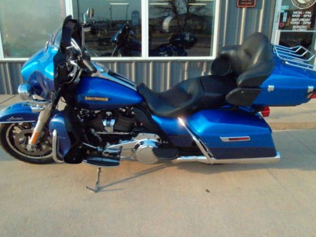 2017 Harley-Davidson® FLHTK - Ultra Limited ULTRA LIMITED in Wichita, KS