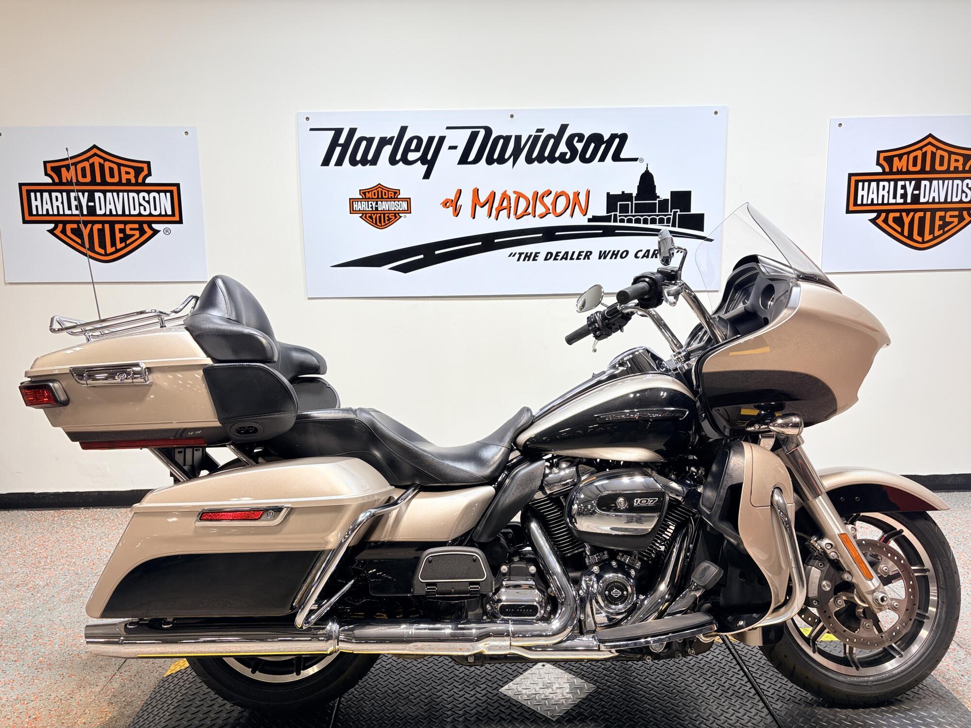 2018 Harley-Davidson Road Glide Ultra ULTRA in Madison, WI