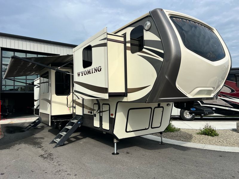 2017 Keystone Montana 3820FK in billings MT