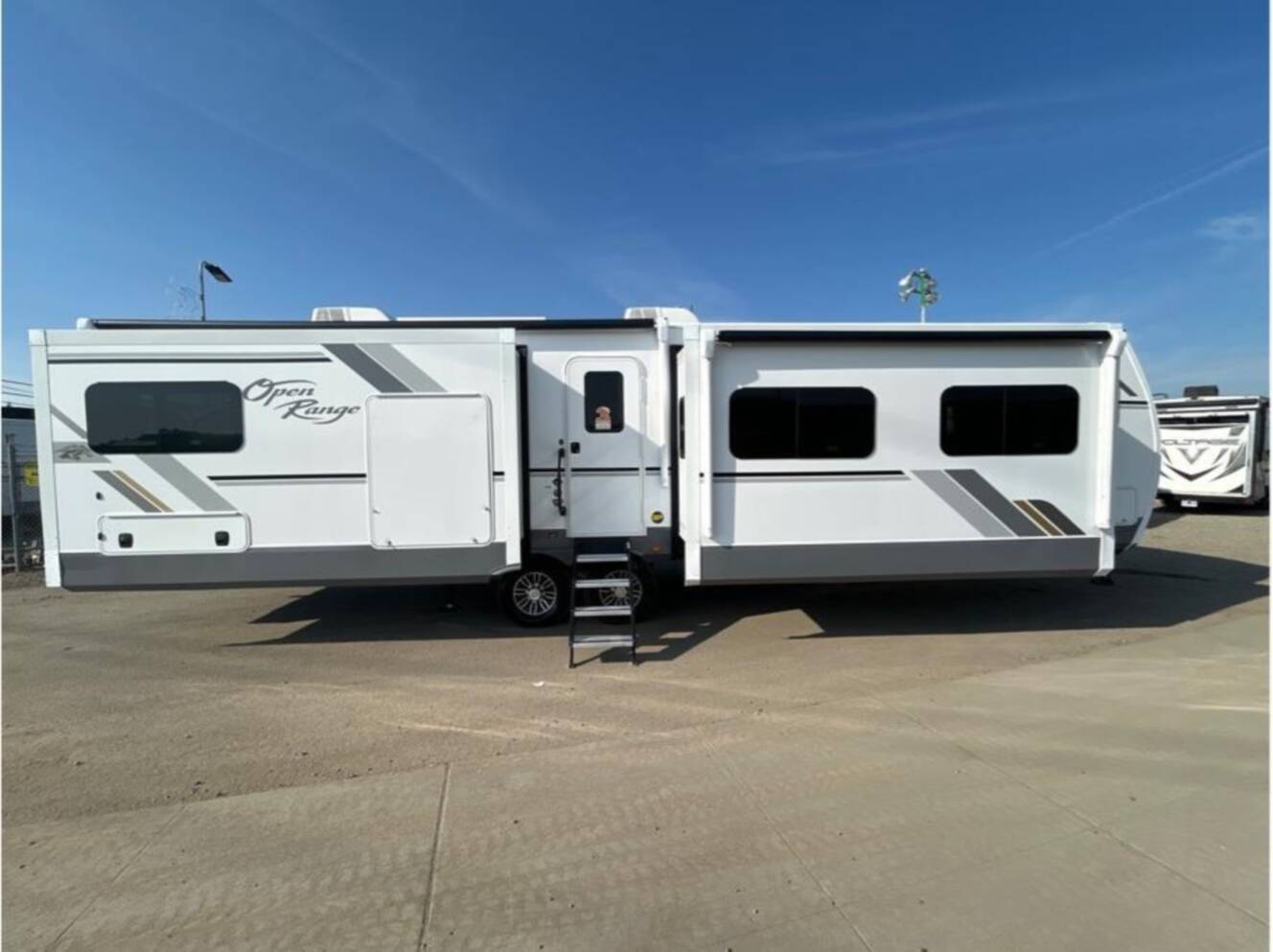 A photo of this 2026 Open Range Roamer 335RBS