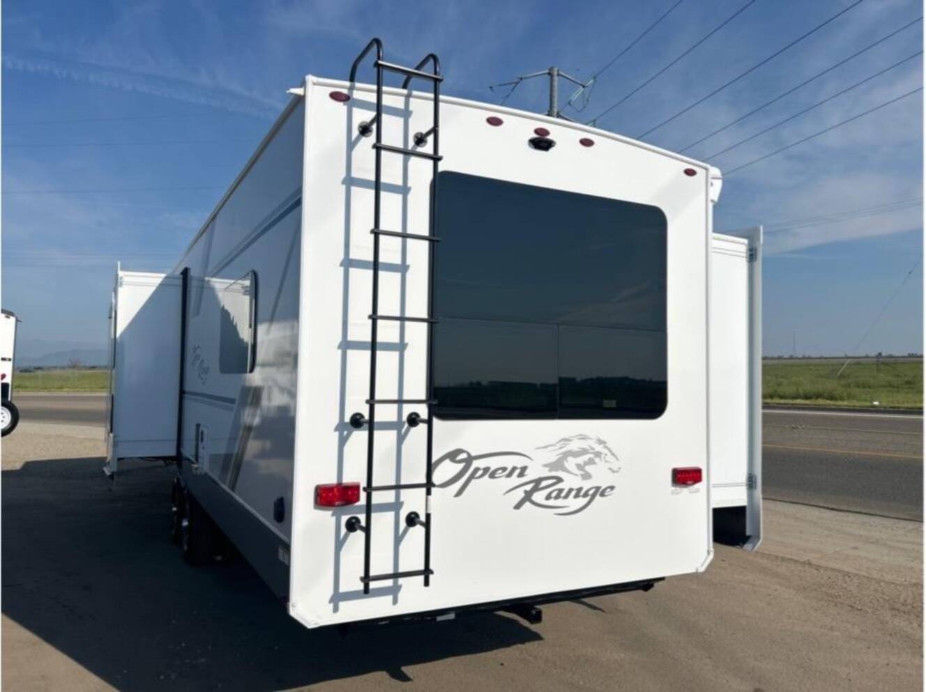 A photo of this 2026 Open Range Roamer 335RBS