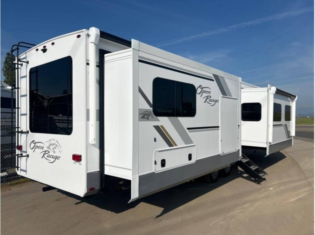 A photo of this 2026 Open Range Roamer 335RBS