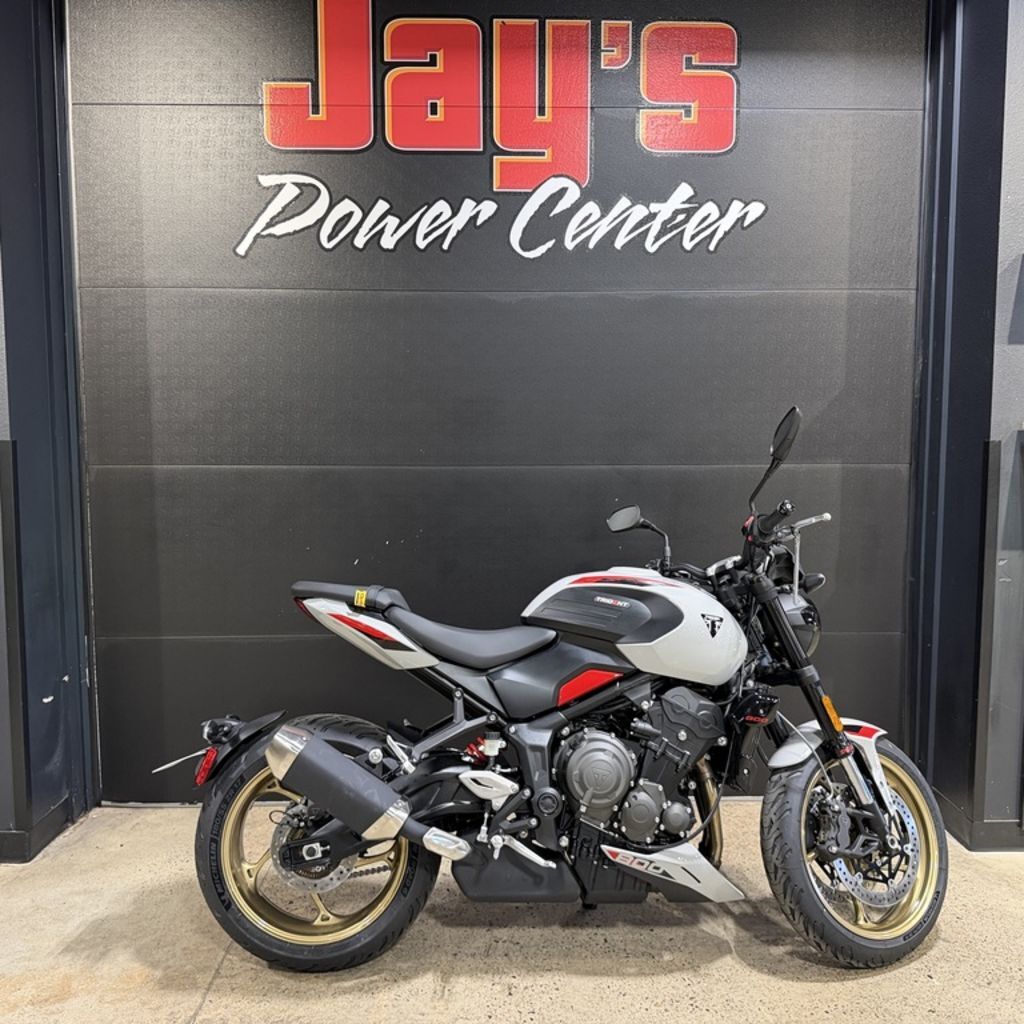 2026 Triumph Trident 800 Ash grey 800 in Reedsburg, WI