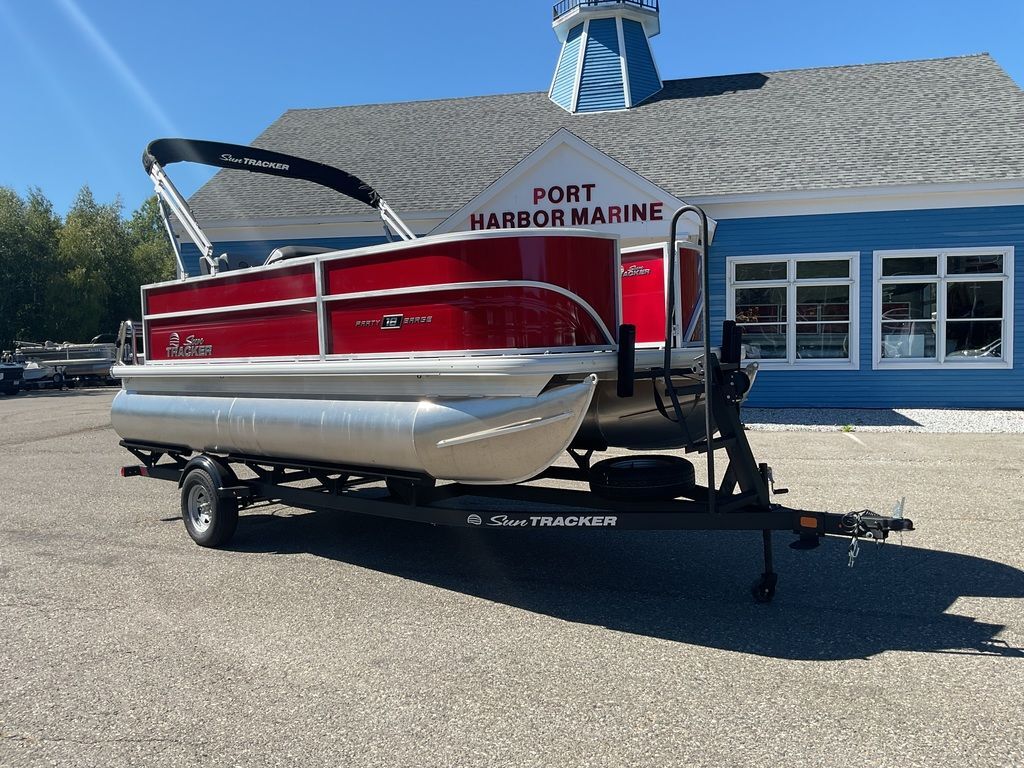 2026 Sun Tracker PB 18 DLX in rockport ME