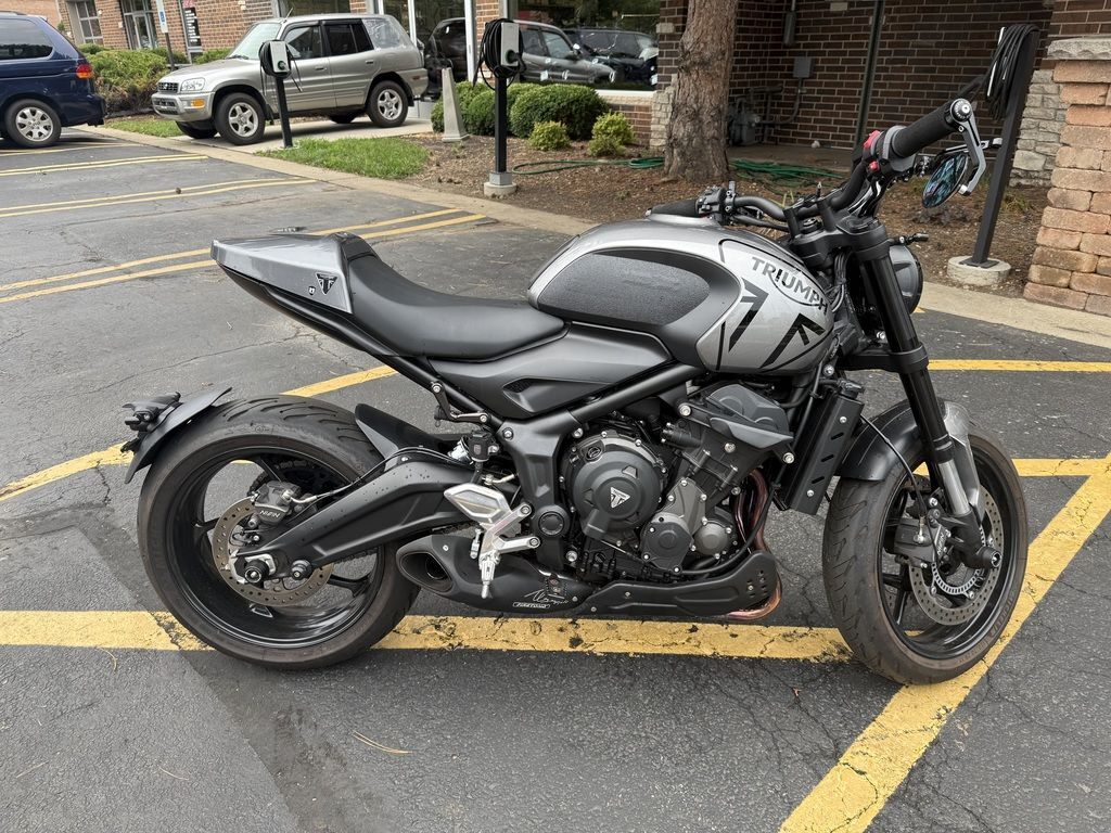 2023 Triumph Trident 660 Silver Ice Diablo Red 660 in Carol Stream, IL