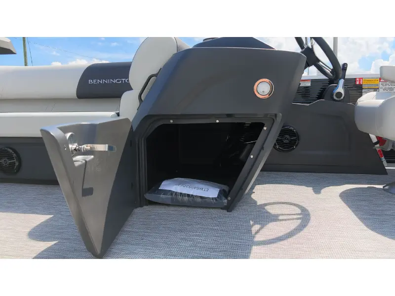 2027 Bennington 20 S1 STERN RADIUS