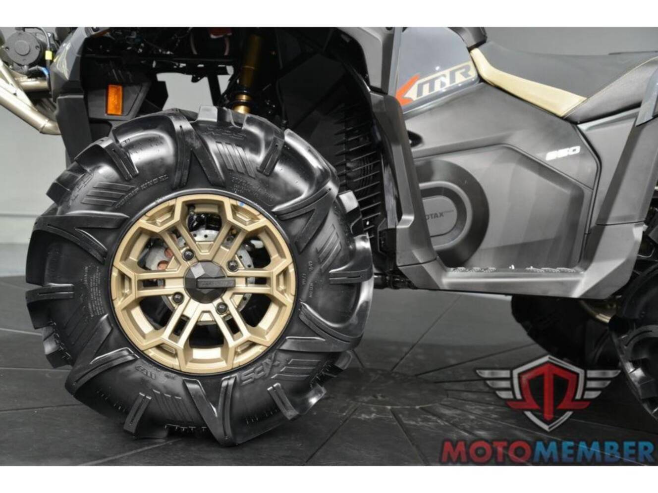 A photo of this 2026 Can-Am Outlander X mr 850 Granite Grey