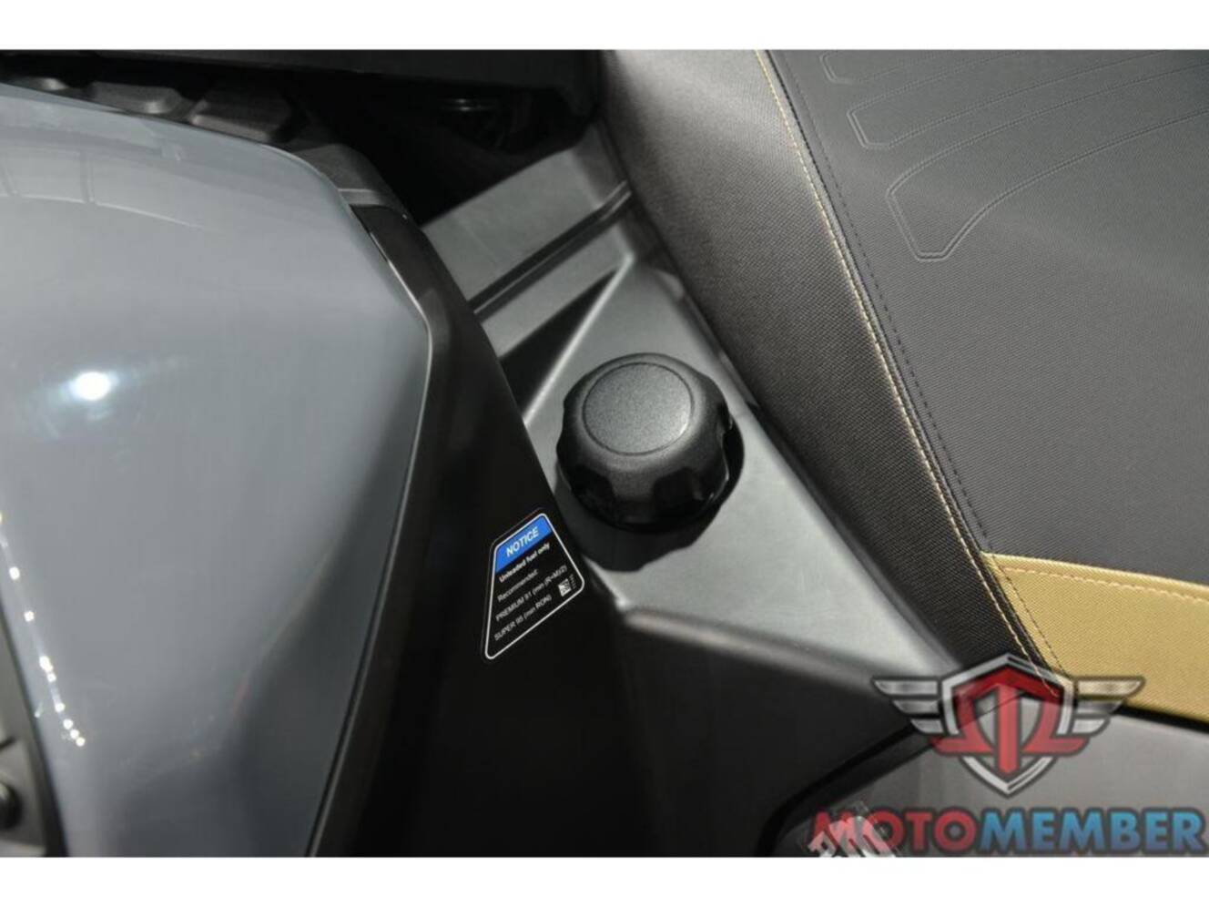 A photo of this 2026 Can-Am Outlander X mr 850 Granite Grey