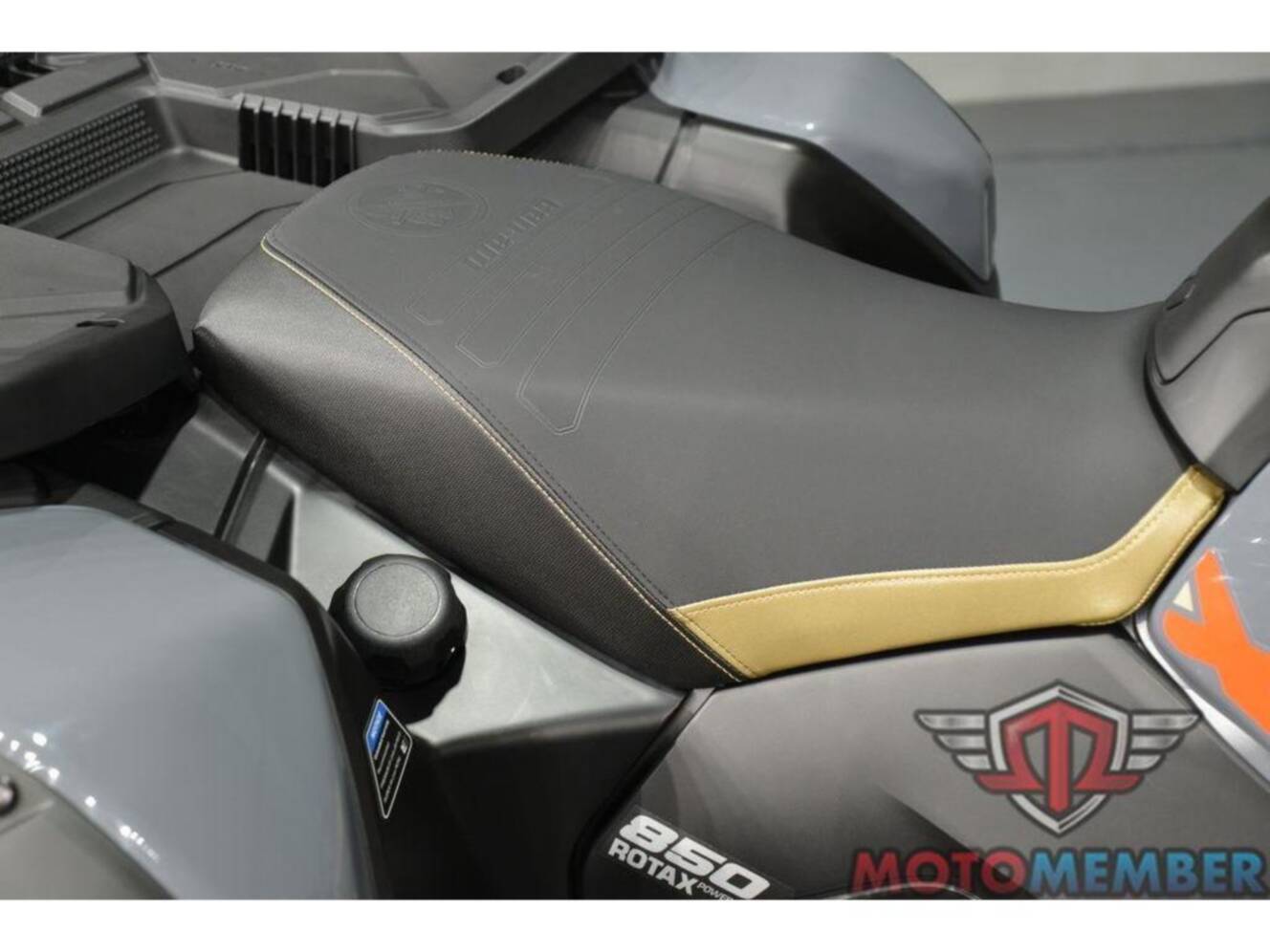A photo of this 2026 Can-Am Outlander X mr 850 Granite Grey
