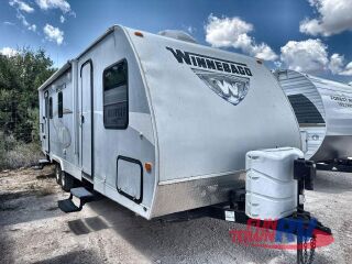 2016 WINNEBAGO MINNIE 2401RG