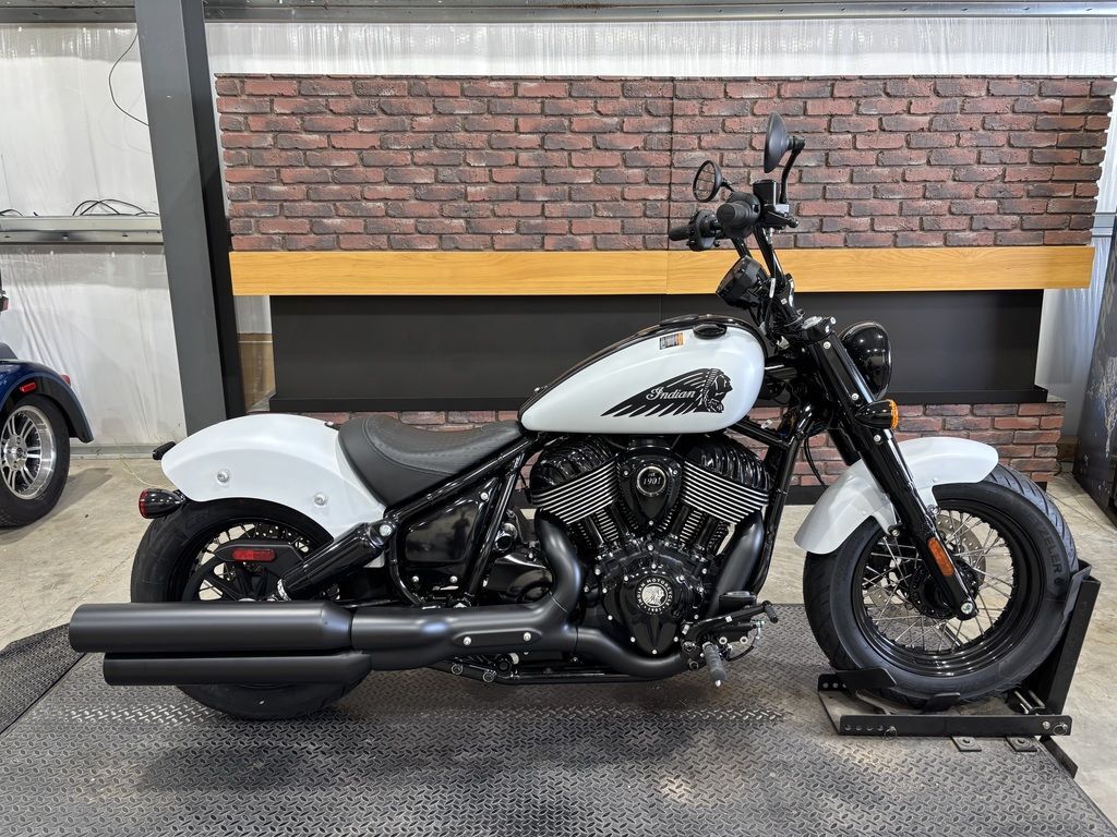 2026 Indian Motorcycle® Chief® Bobber Dark Horse® Ghost White Metallic Smoke BOBBER DARK HORSE in Wichita, KS