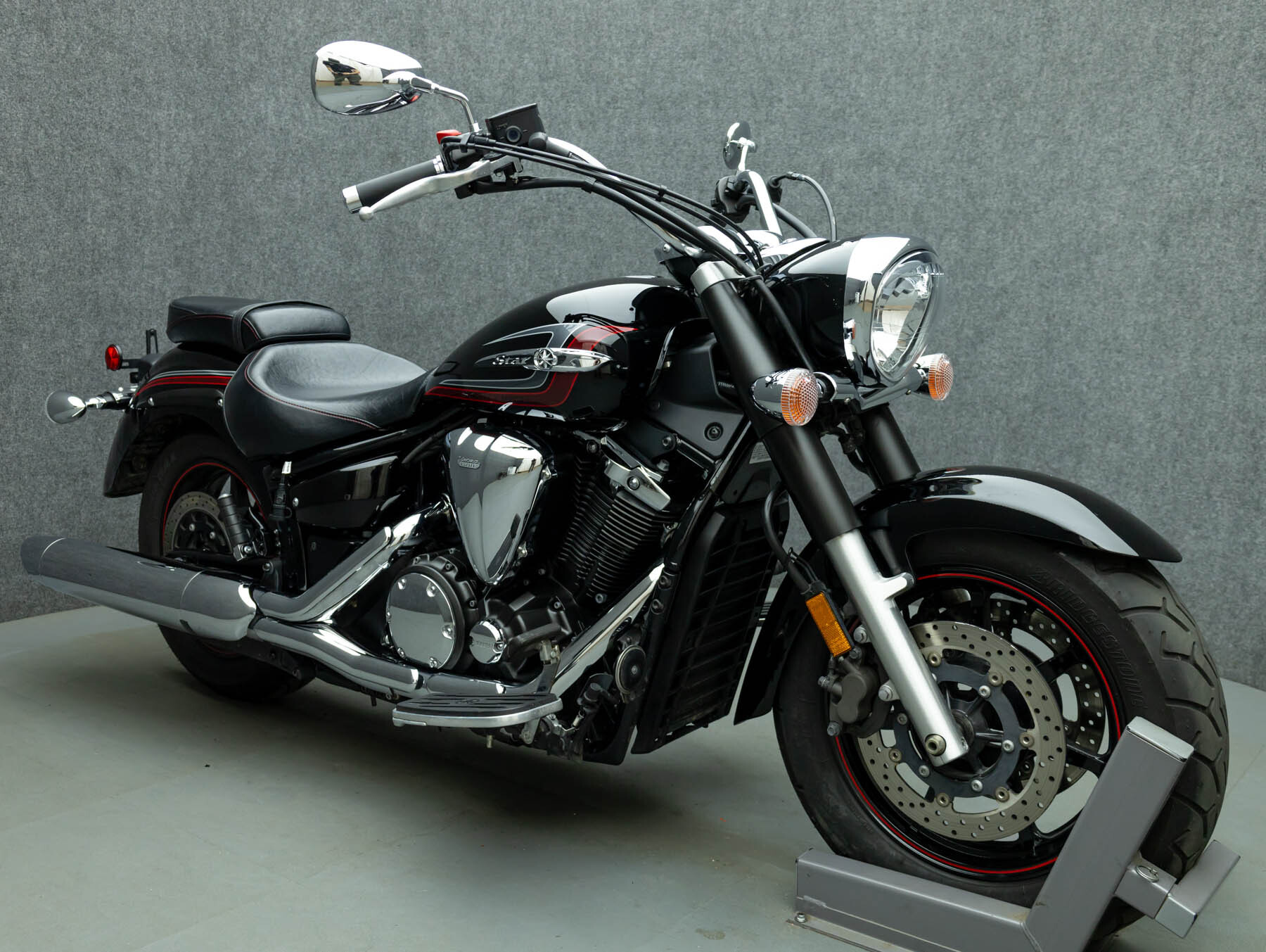 2013 Yamaha XVS1300 VSTAR 1300 in Pembroke, NH