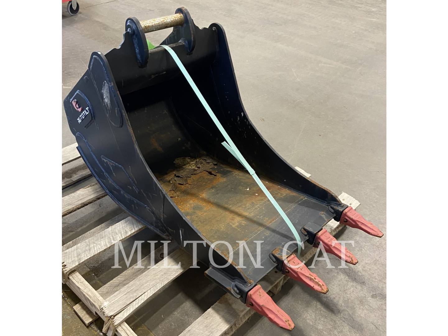 ROTOTILT 305 24" HD BUCKET S40 in Syracuse, NY