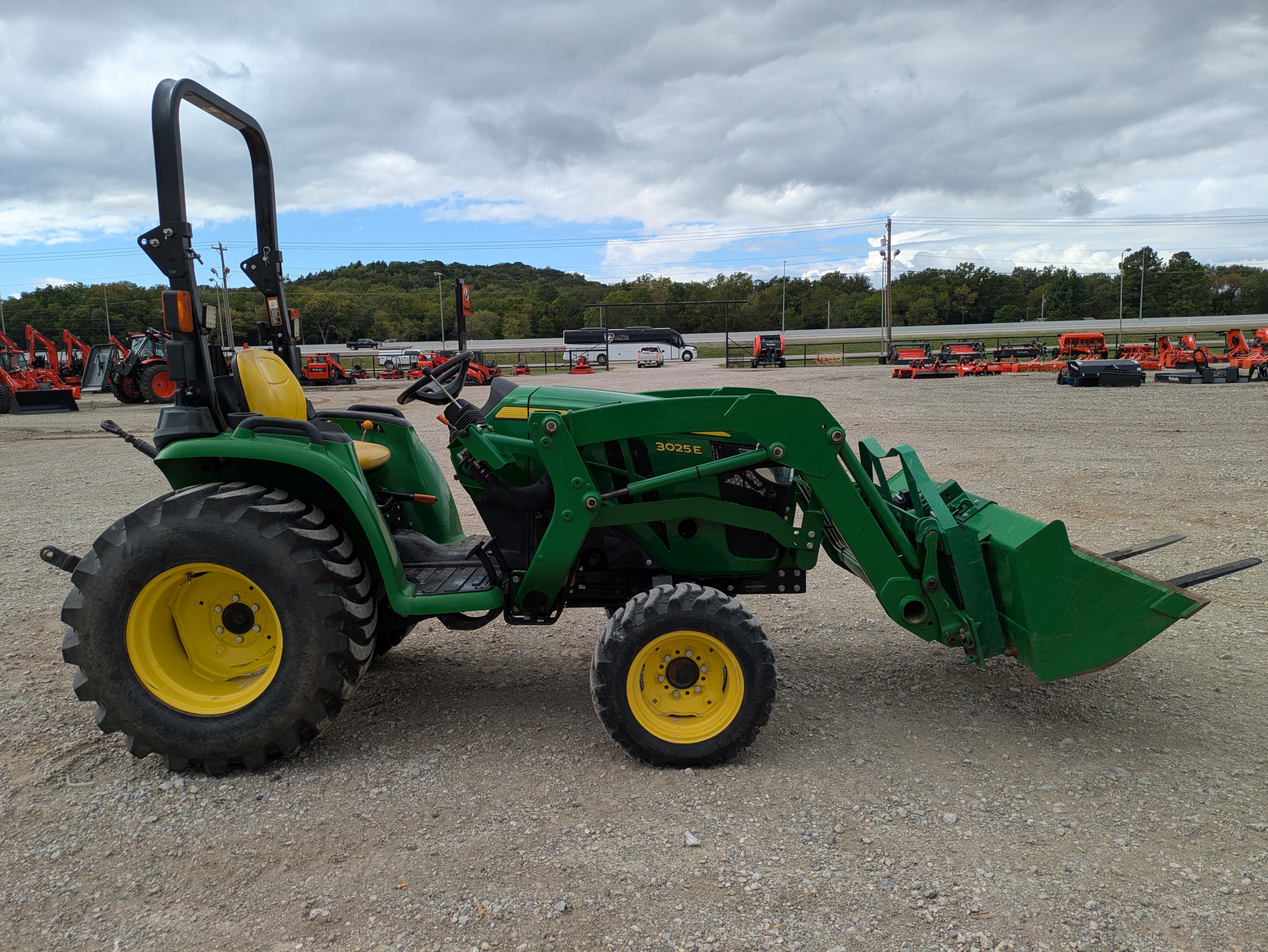 2019 JOHN DEERE 3025E in Joplin, MO