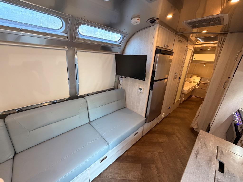 2024 Airstream International 27FB Twin RV