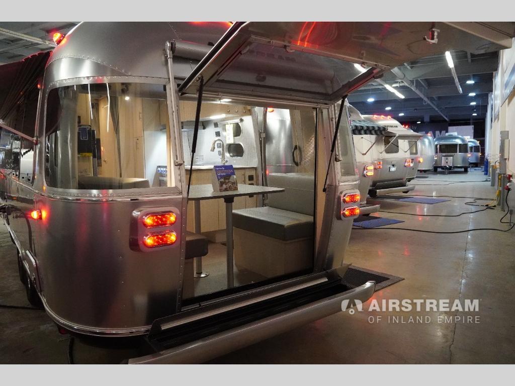 2026 Airstream Flying Cloud 27FBT Hatch 27FB TWIN in temecula CA