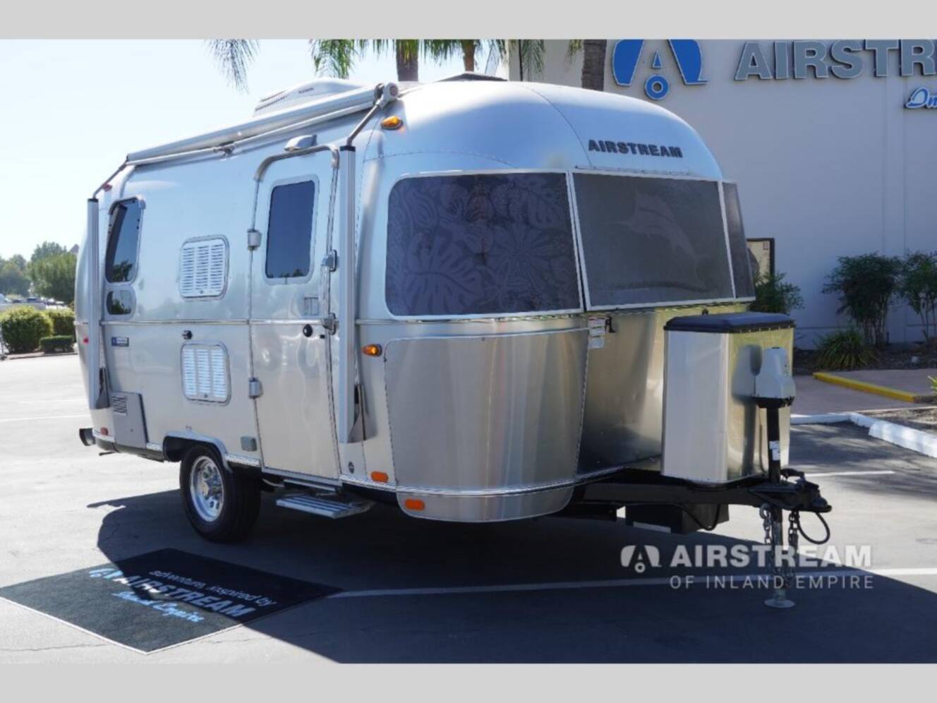 A photo of this 2018 Airstream TOMMY BAHAMA 19CB
