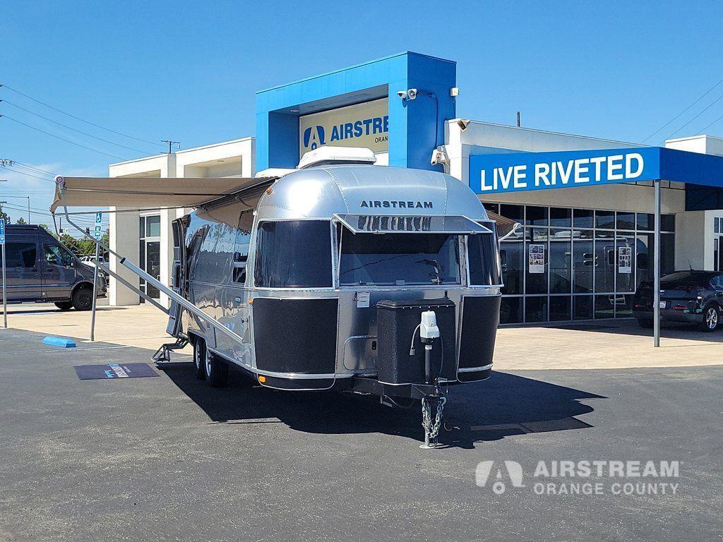 2018 Airstream International Serenity 27FB in midway city CA