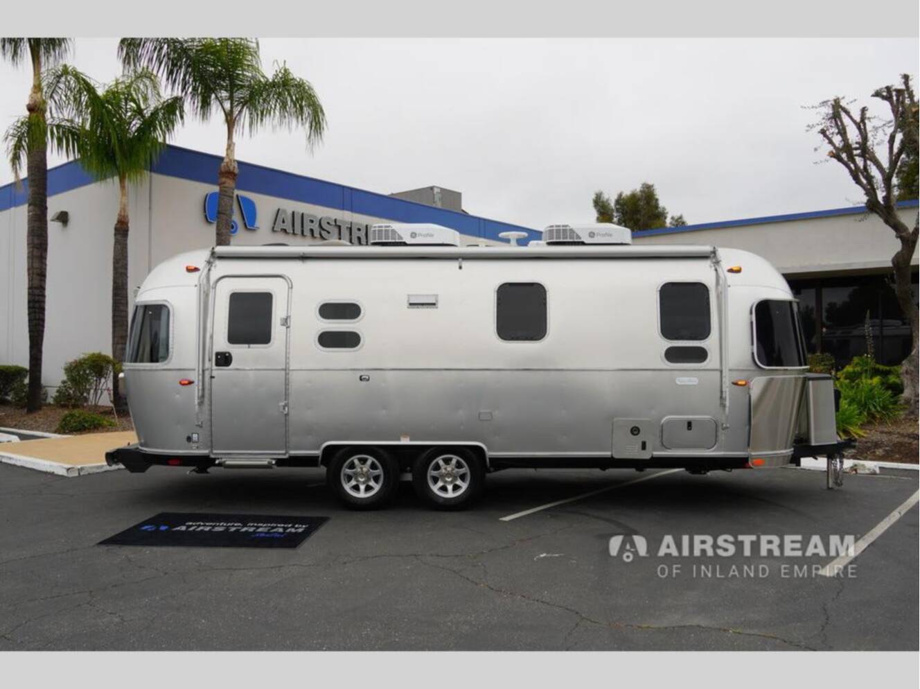A photo of this 2026 Airstream Flying Cloud 25FBQ Hatch