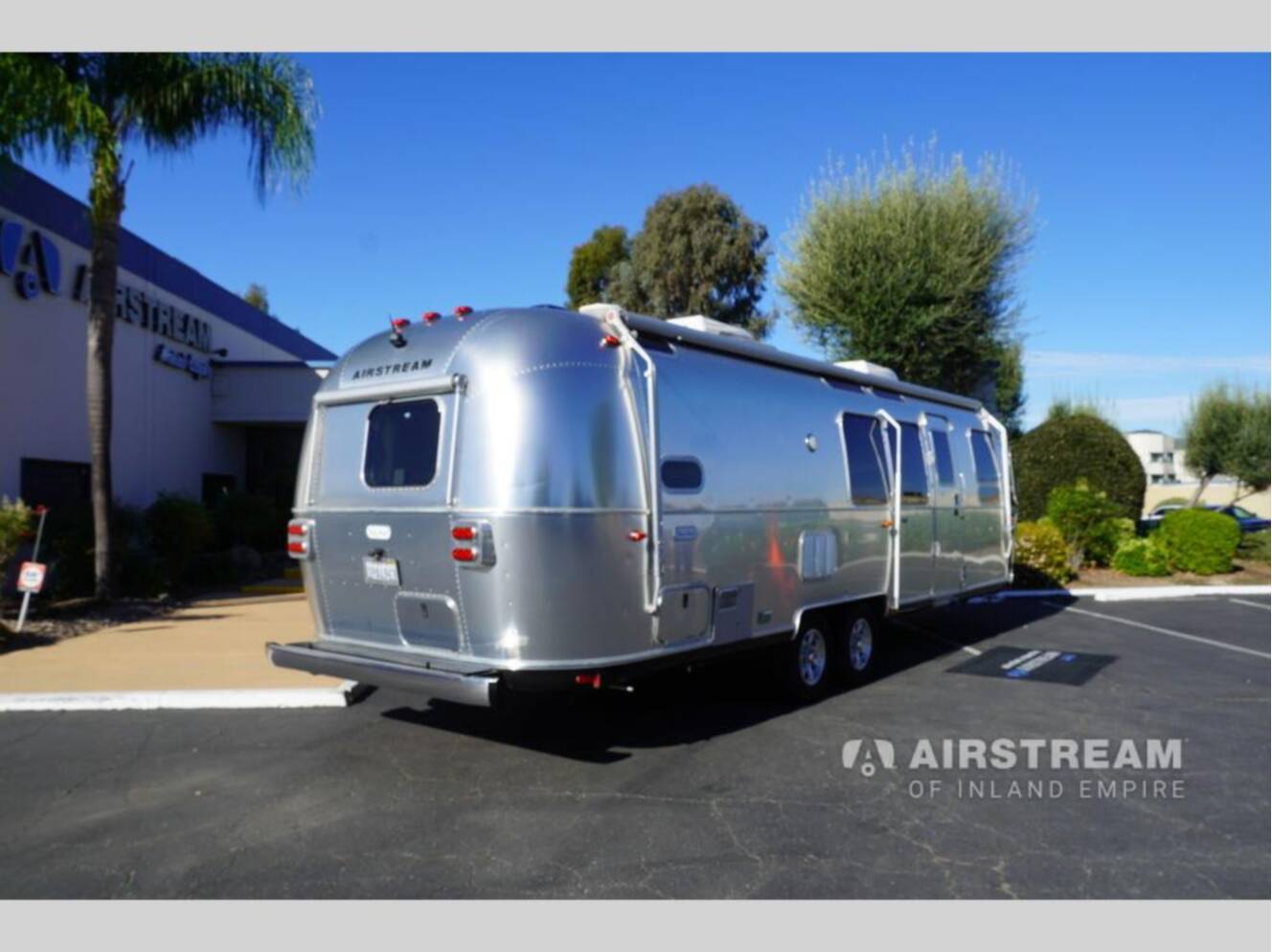 A photo of this 2020 Airstream Flying Cloud 30FB Bunk