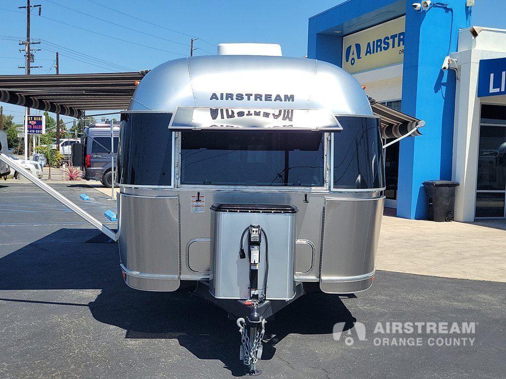 2024 Airstream Globetrotter 27FB in midway city CA