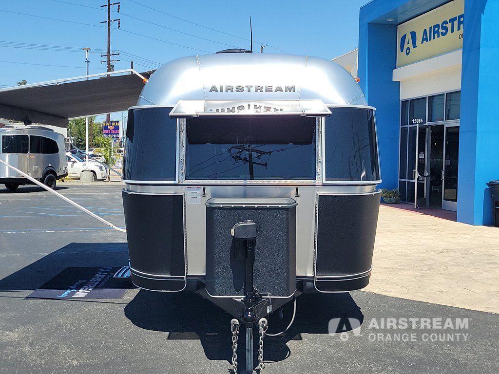 2015 Airstream Flying Cloud 20 in midway city CA