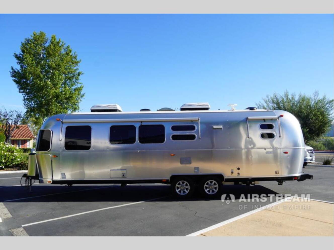 A photo of this 2020 Airstream Flying Cloud 30FB Bunk