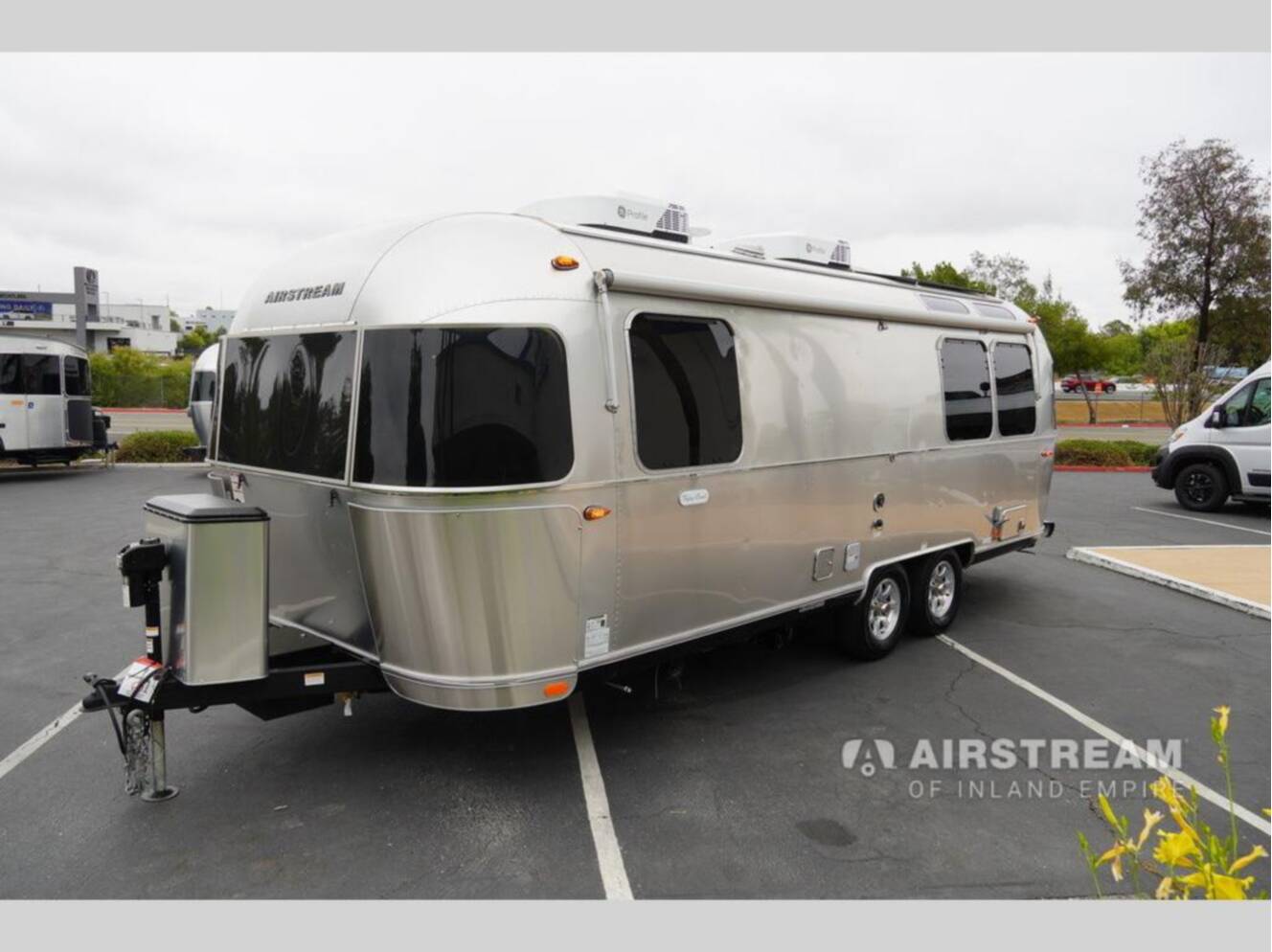 A photo of this 2026 Airstream Flying Cloud 25FBQ Hatch