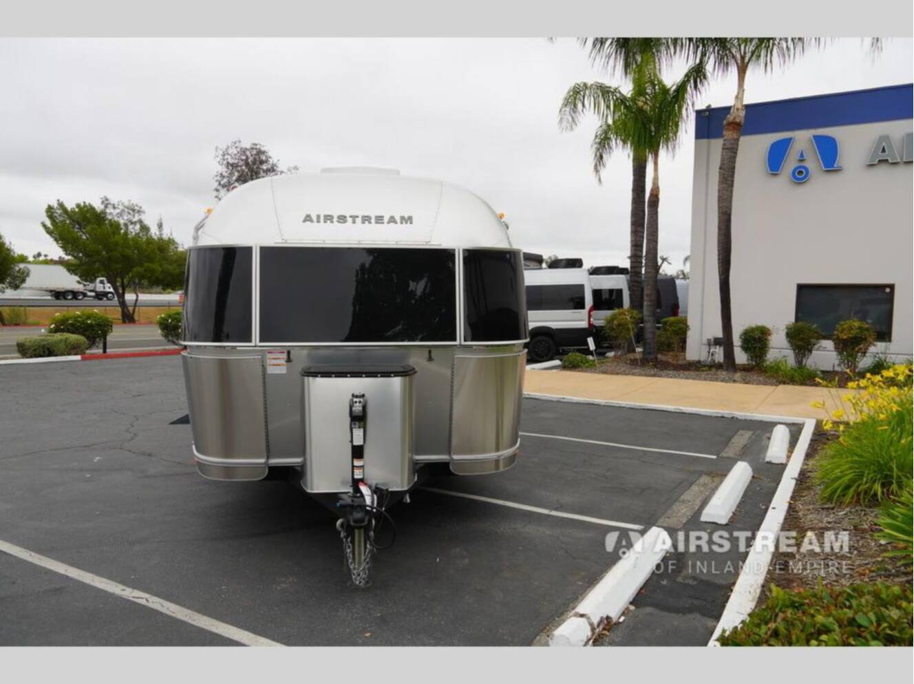 A photo of this 2026 Airstream Flying Cloud 25FBQ Hatch