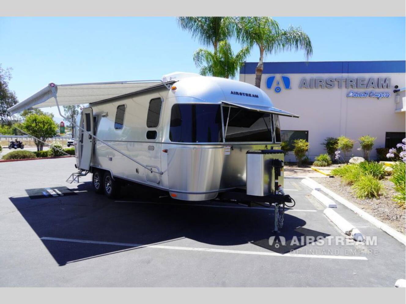 A photo of this 2026 Airstream Trade Wind 25FBQ Hatch