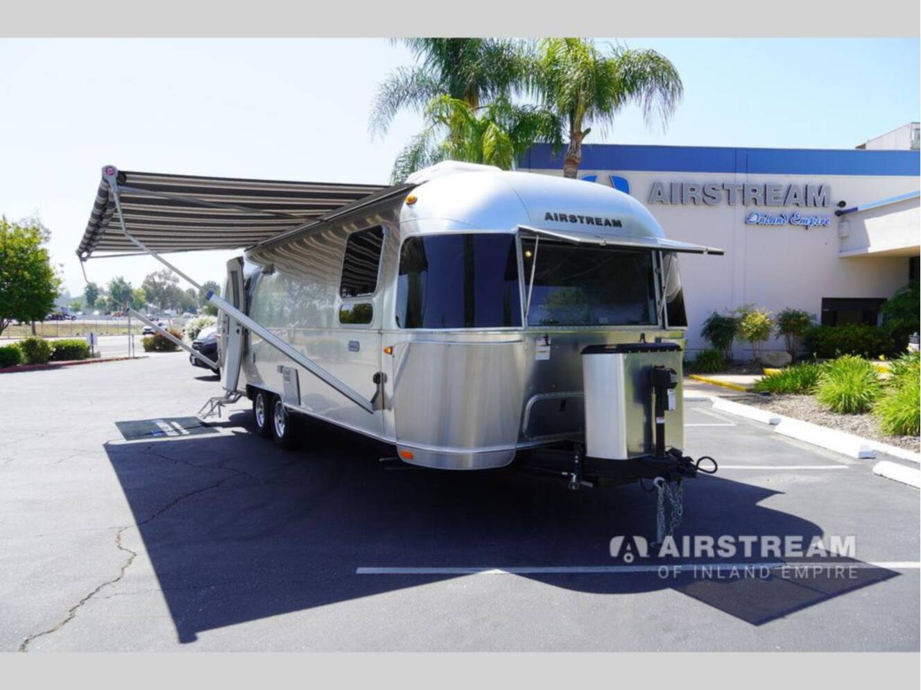 A photo of this 2020 Airstream Globetrotter 27FBQ