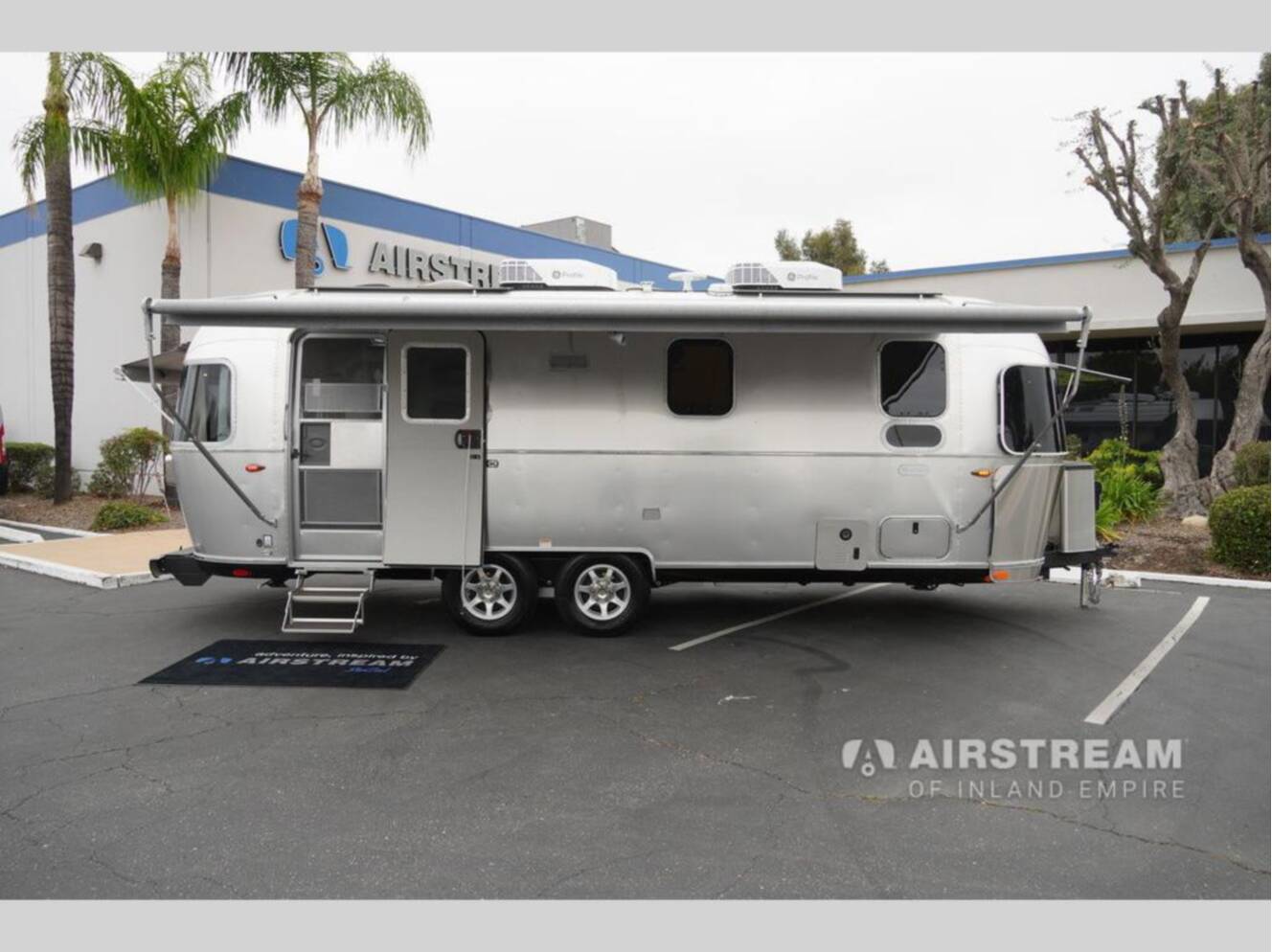 A photo of this 2026 Airstream Flying Cloud 25FBQ Hatch