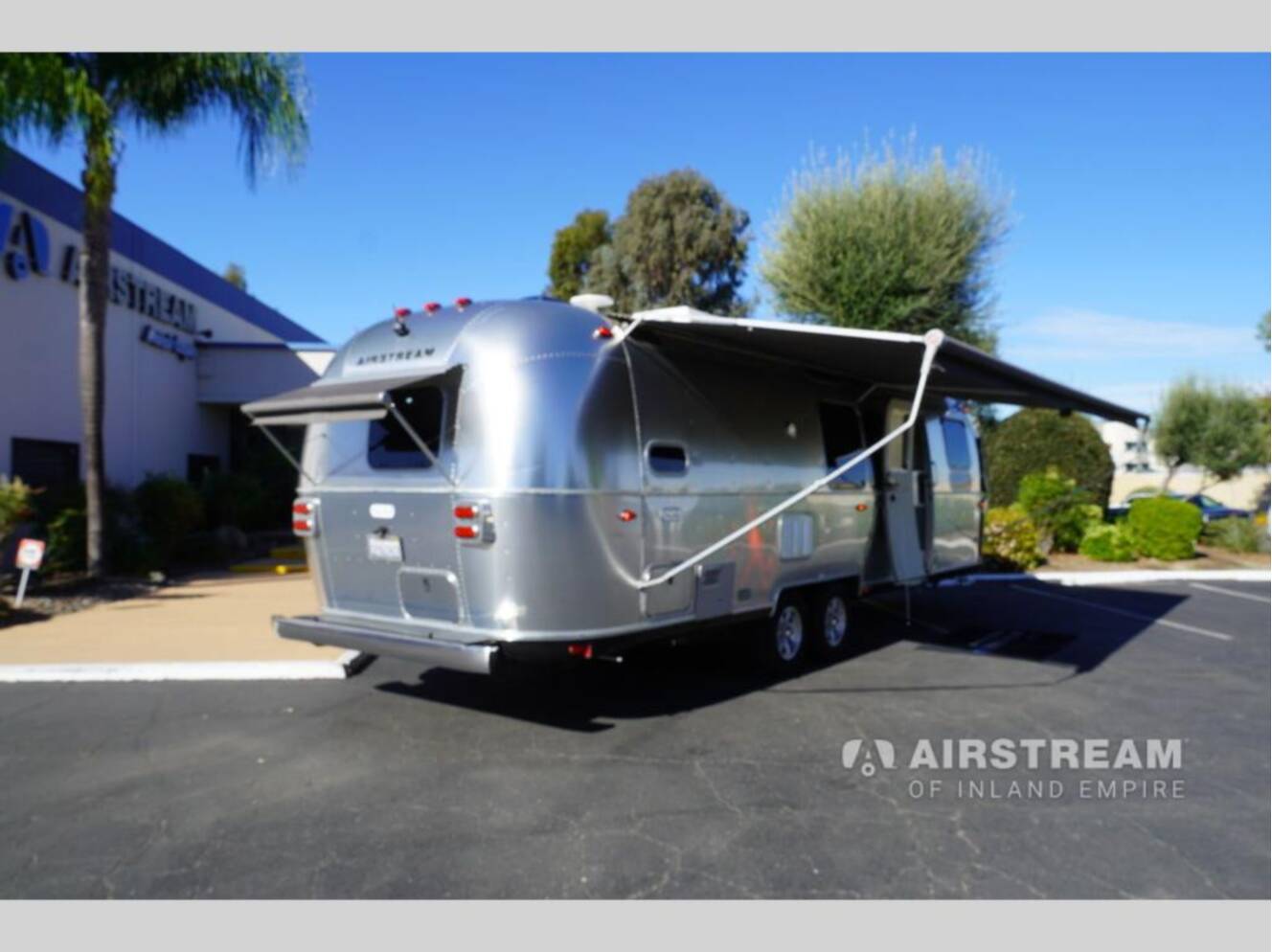 A photo of this 2020 Airstream Flying Cloud 30FB Bunk