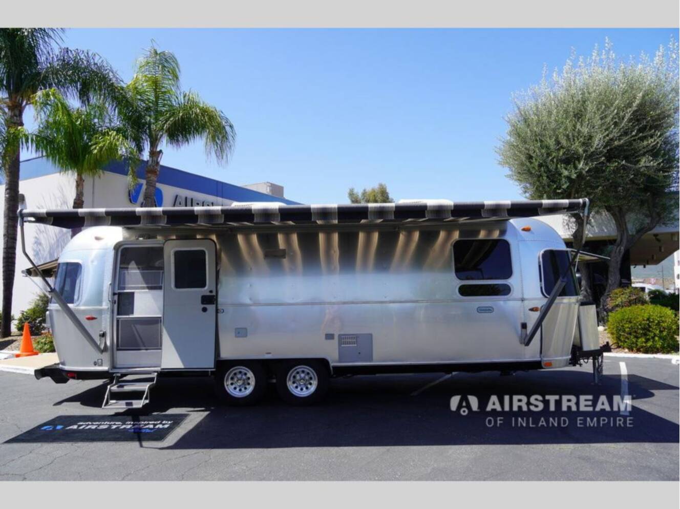 A photo of this 2020 Airstream Globetrotter 27FBQ