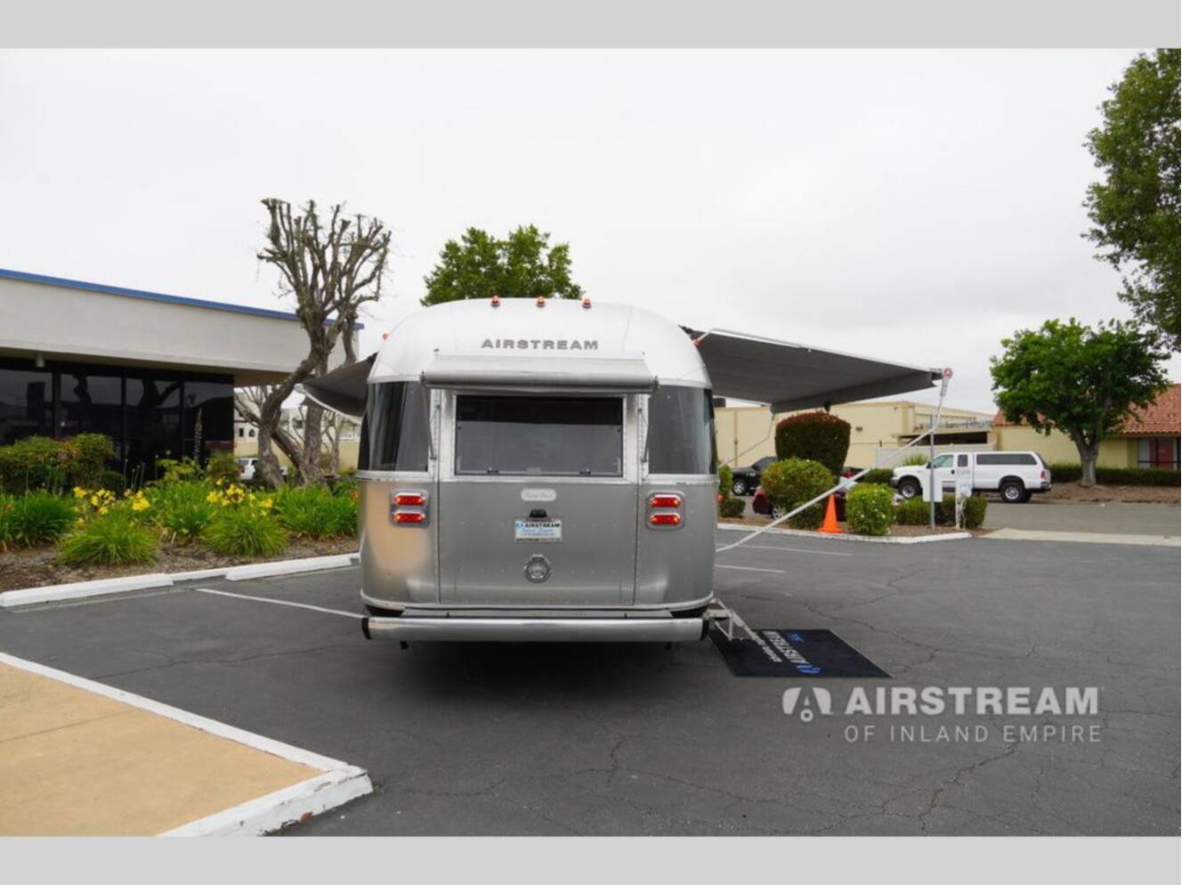 A photo of this 2026 Airstream Flying Cloud 25FBQ Hatch